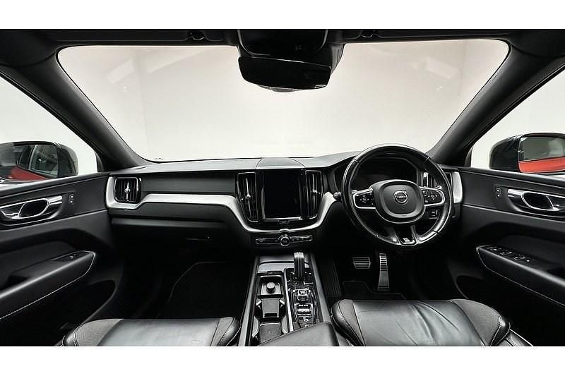 Used Volvo XC60 R-Design 197 HP (144 kW) 2019 Red SUV