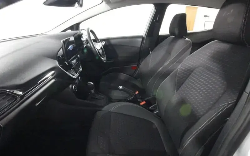 Used Ford Fiesta Zetec 101 HP (74 kW) 2019 White Hatchback