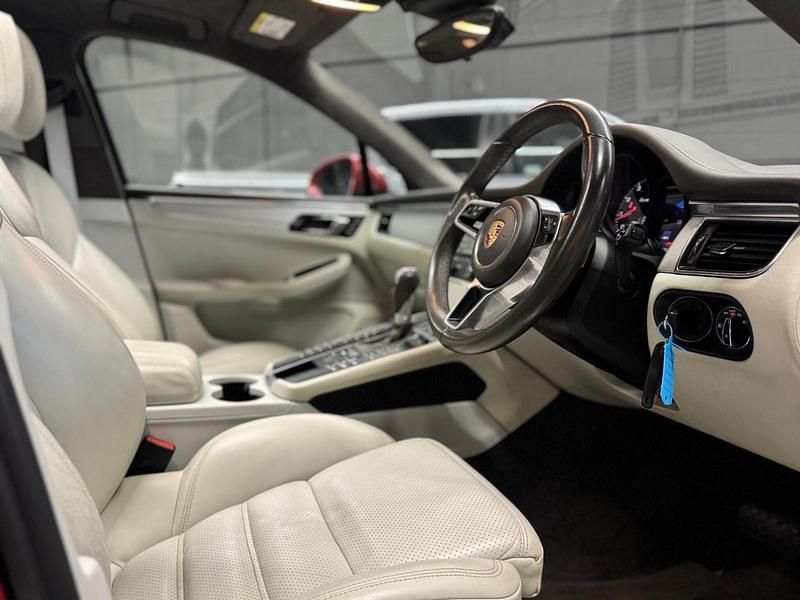 Used Porsche Macan Turbo 400 HP (294 kW) 2015 Red SUV