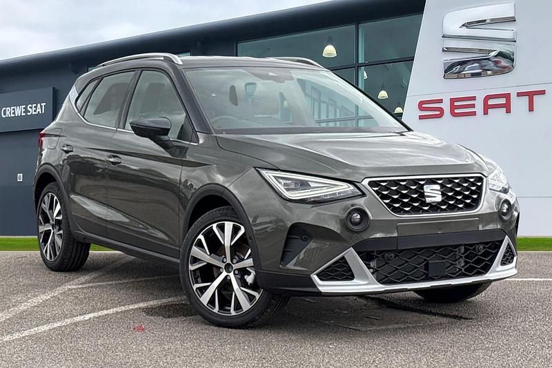 Green New 2025 Seat Arona Xperience Lux SUV | £24,190 (Expensive) - Image 1/4