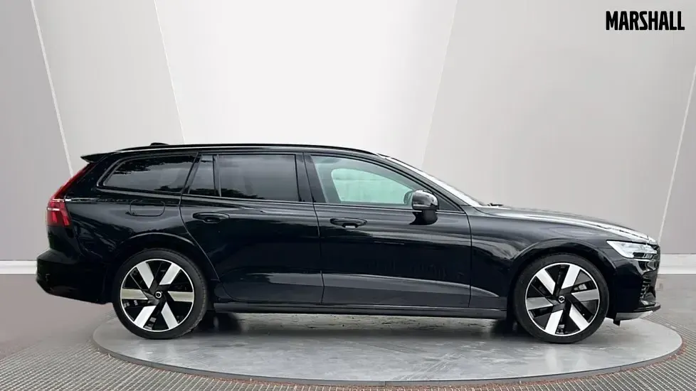 Used Volvo V60 Ultra 455 HP (334 kW) 2025 Black Estate