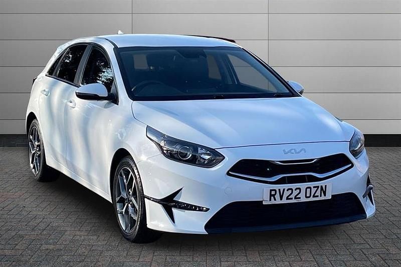 Used Kia Ceed 158 HP (116 kW) 2022 White Hatchback