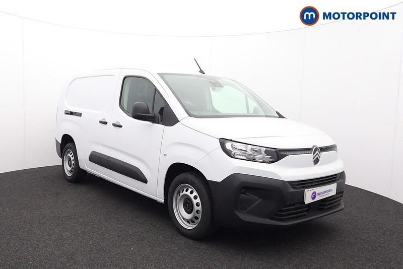 White New 2025 Citroën Berlingo MPV | £15,999 (Super price) - Image 1/4
