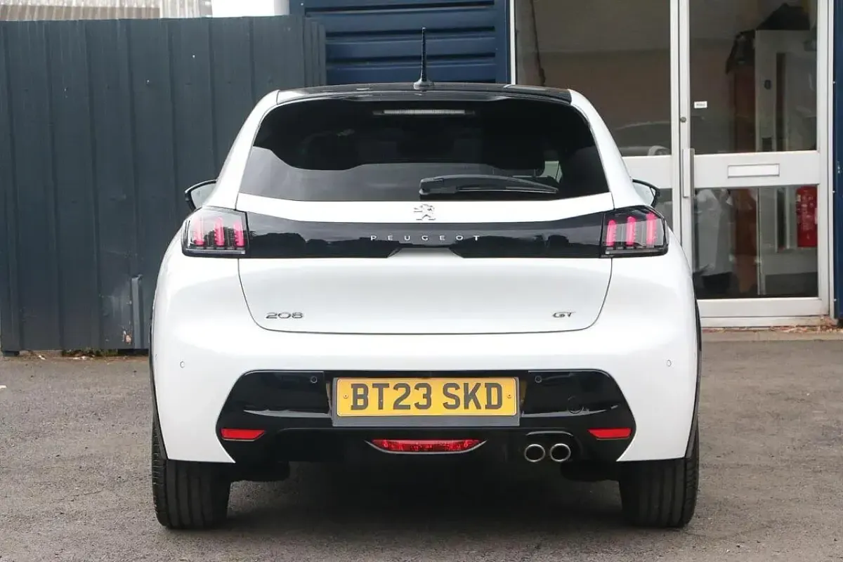Used Peugeot 208 GT 129 HP (94 kW) 2023 White Hatchback