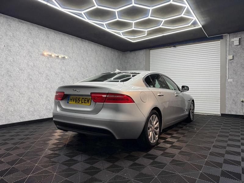 Begagnad Jaguar XE Prestige 2015 Silver Sedan