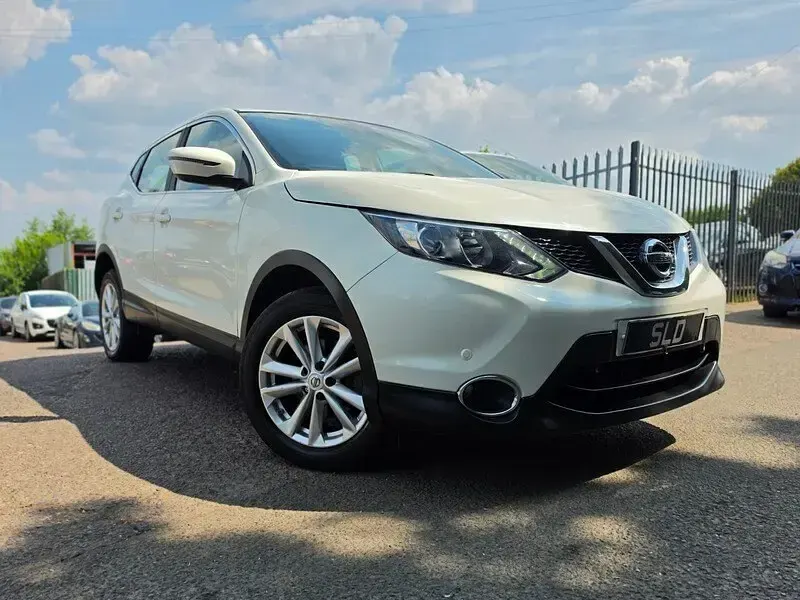Used Nissan Qashqai Acenta 115 HP (84 kW) 2015 White SUV