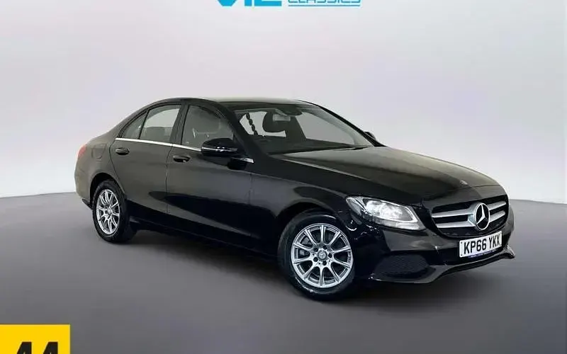 Usado Mercedes C220 SE 170 HP (125 kW) 2018 Sedan