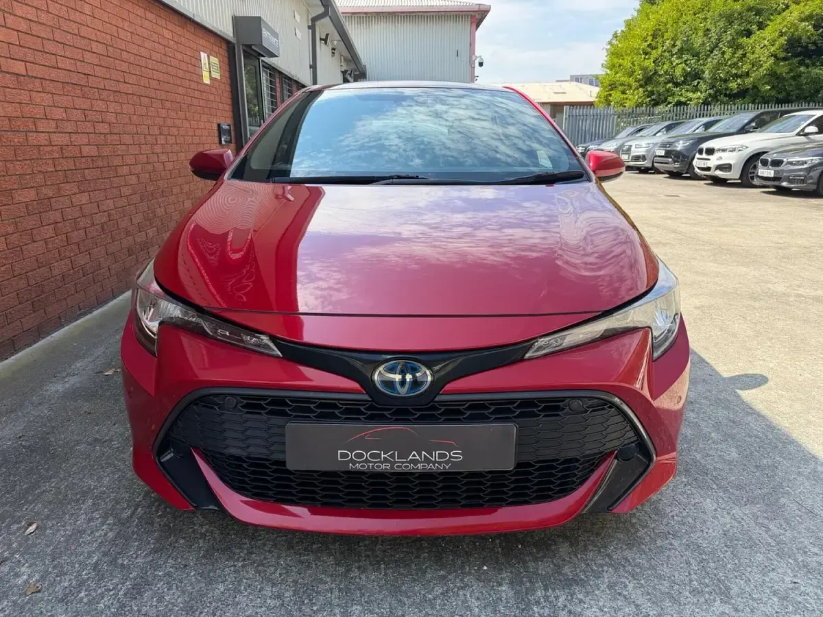 Used Toyota Corolla 122 HP (89 kW) 2019 Red Hatchback