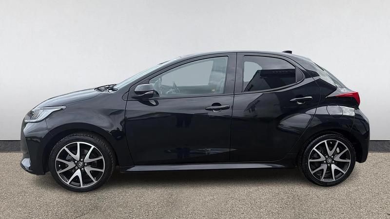 Used Toyota Yaris Hybrid 116 HP (85 kW) 2022 Black Hatchback