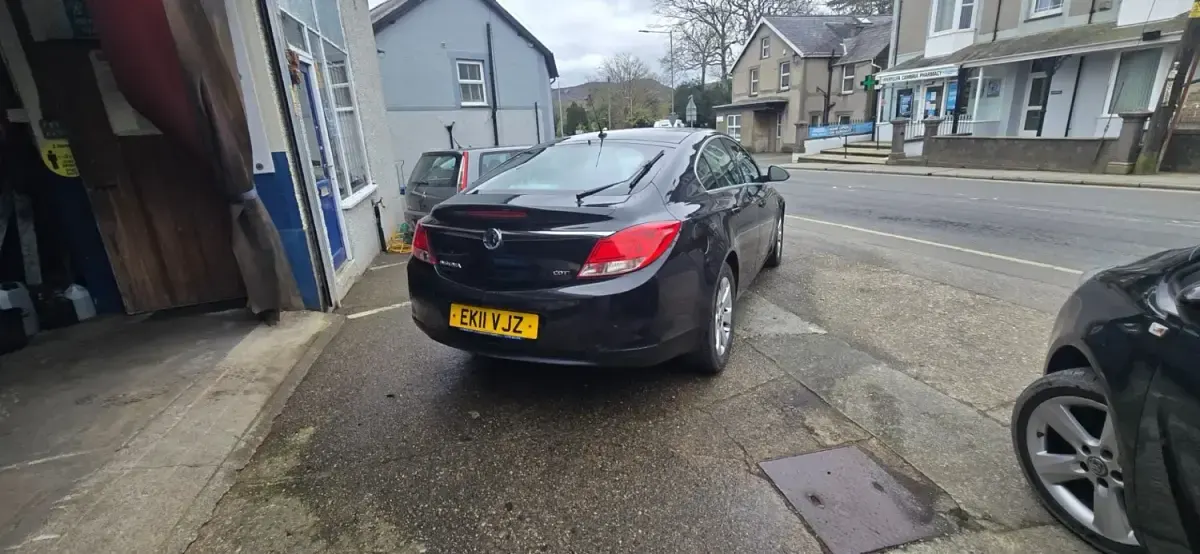 Second-hand Vauxhall Insignia SRi 2011 Negru Hatchback