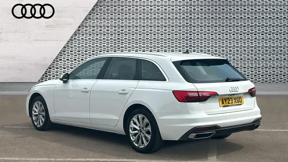 Begagnad Audi A4 Comfort 150 HK (110 kW) 2023 Vit Kombi