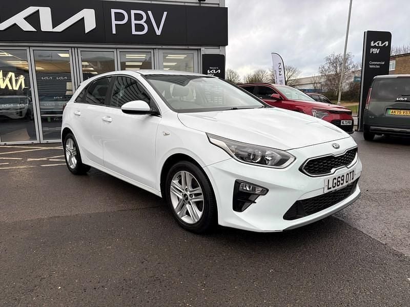 Used Kia Ceed 2019 White Hatchback