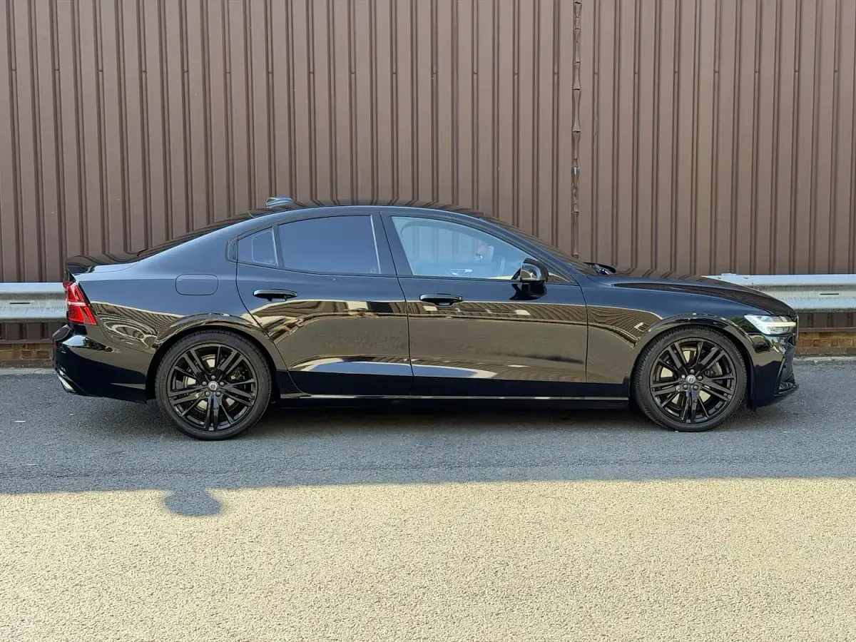 Used Volvo S60 R-Design 250 HP (183 kW) 2019 Black Sedan