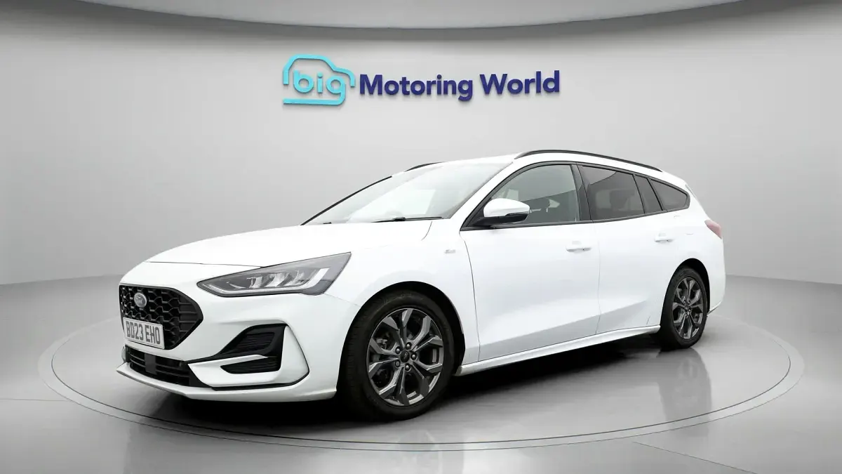 Used Ford Focus ST-Line 125 HP (91 kW) 2023 White Estate