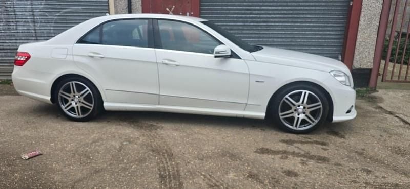 Used Mercedes E220 170 HP (125 kW) 2012 White Sedan