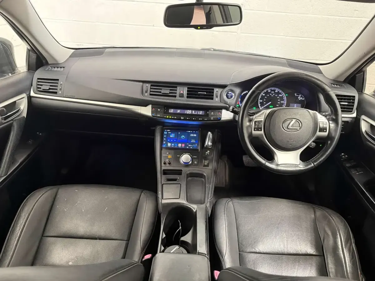 Used Lexus CT200h 136 HP (100 kW) 2011 Black Hatchback