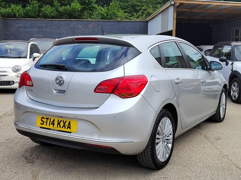Used Vauxhall Astra Excite 99 HP (72 kW) 2014 Silver Hatchback