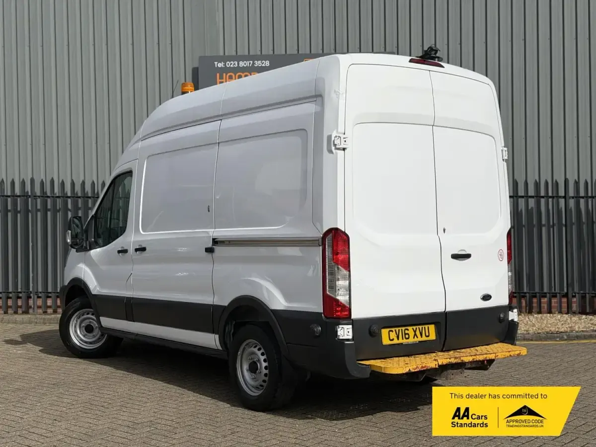 Usado Ford Transit 155 CV (114 kW) 2016 Blanco Van