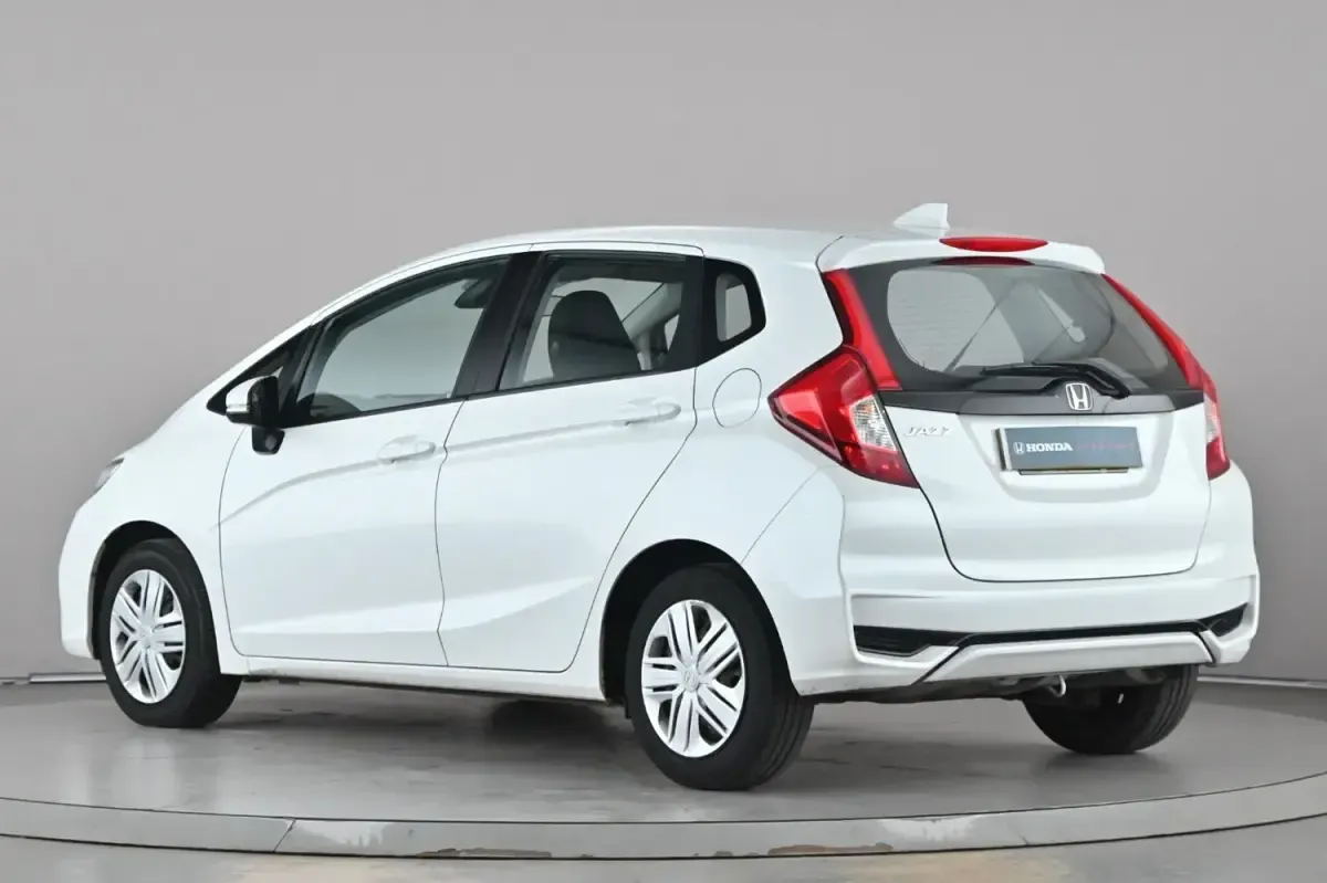 Second-hand Honda Jazz S 102 CP (75 kW) 2019 Alb Hatchback