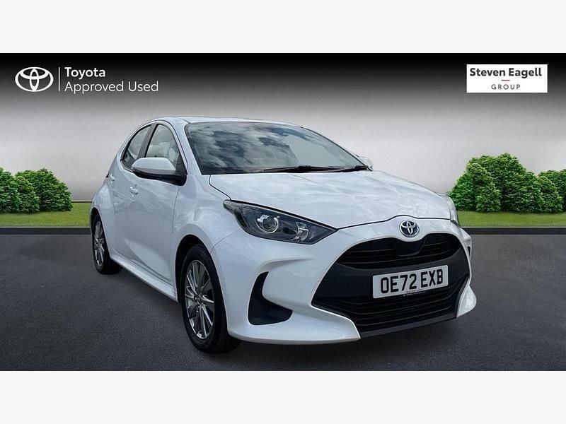 White Used 2022 Toyota Yaris Hybrid Hatchback | £16,379 (Fair price) - Image 1/3