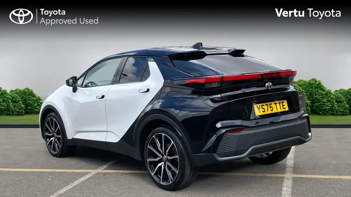 Used Toyota C-HR Sport 197 HP (144 kW) 2026 White SUV