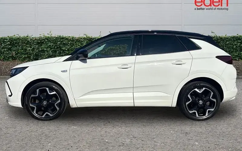 Used Vauxhall Grandland X Ultimate 131 HP (96 kW) 2023 White SUV