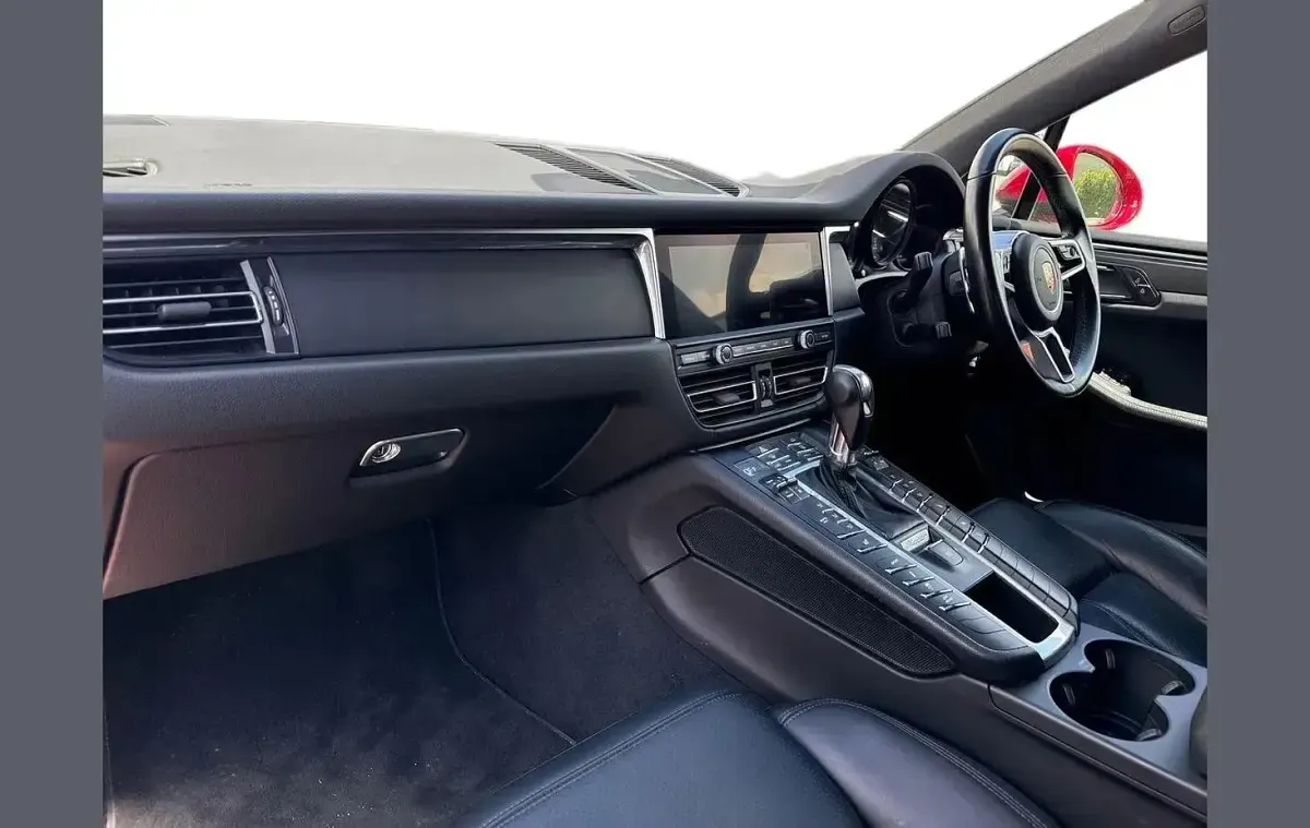 Used Porsche Macan 241 HP (177 kW) 2019 Red SUV