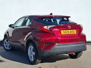 Usado Toyota C-HR 115 HP (84 kW) 2019 Vermelho SUV