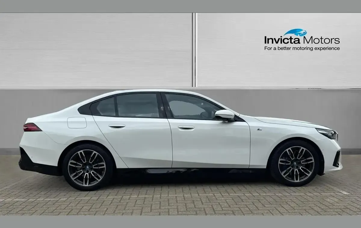 Used BMW i5 M Sport 250 kW (340 HP) 2024 White Sedan