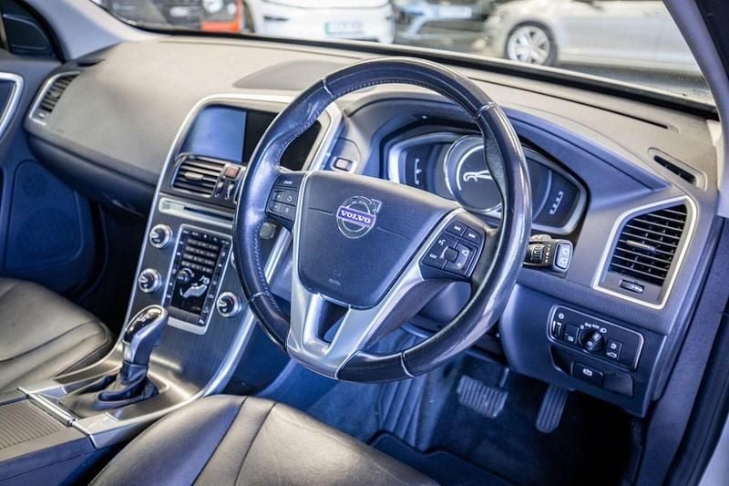 Used Volvo XC60 SE Lux 181 HP (133 kW) 2015 Silver SUV