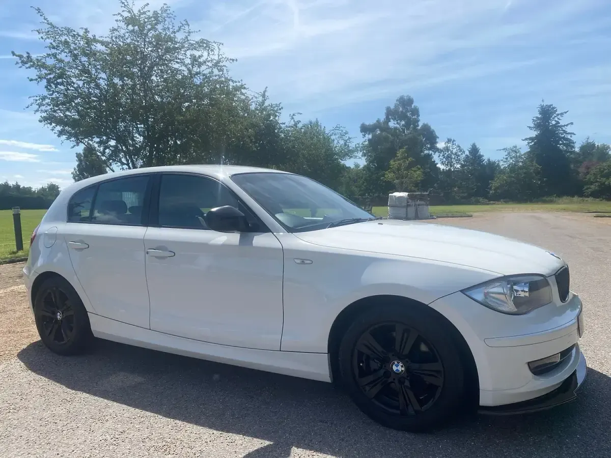 Used BMW 120 2010 White Hatchback