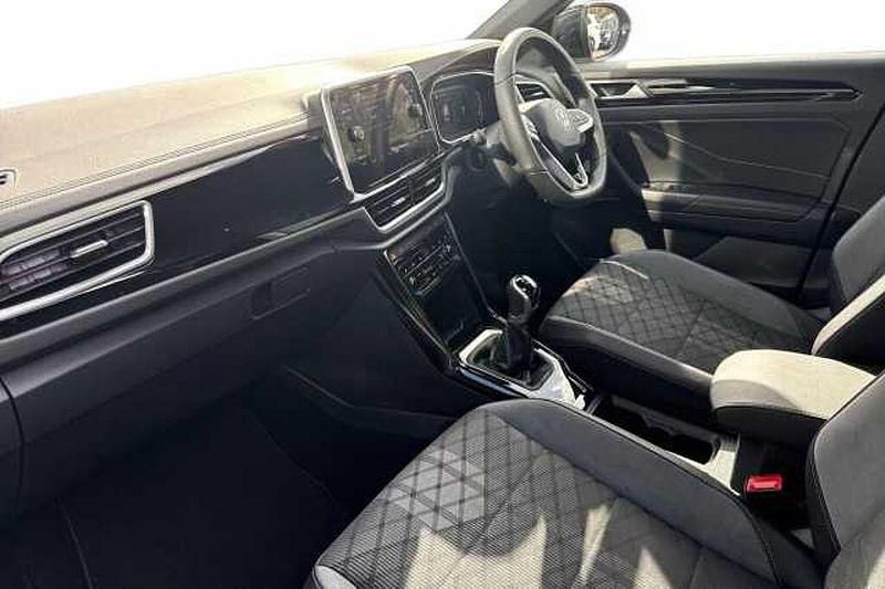 Used VW T-Roc R-line 150 HP (110 kW) 2025 Black SUV