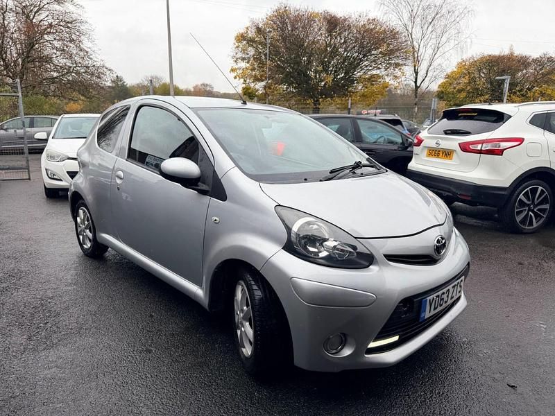 Begagnad Toyota Aygo 2013 Silver Halvkombi