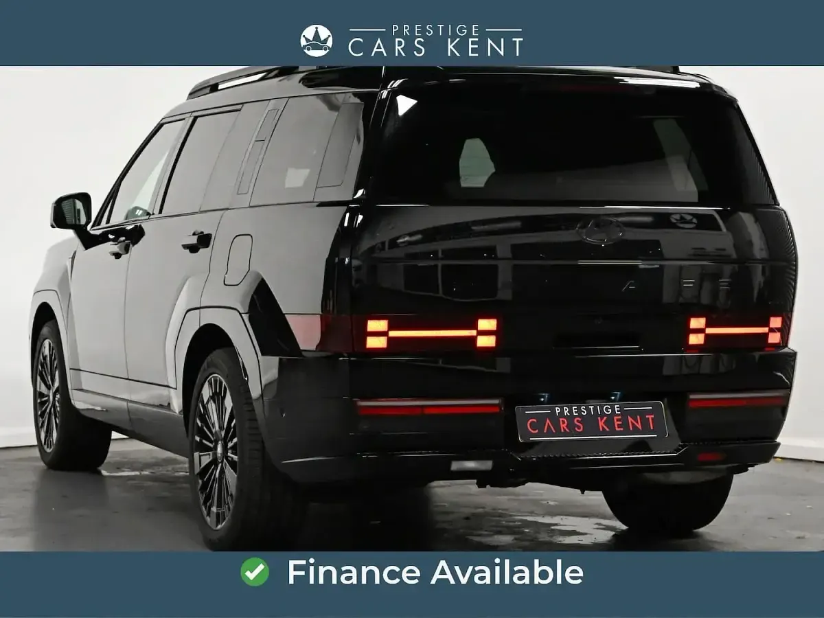 Used Hyundai Santa Fe 211 HP (155 kW) 2025 Black SUV