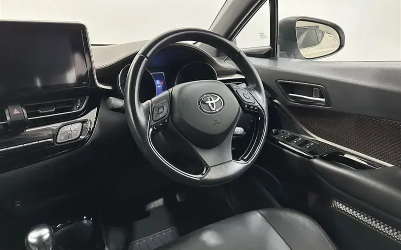 Used Toyota C-HR 116 HP (85 kW) 2018 White SUV