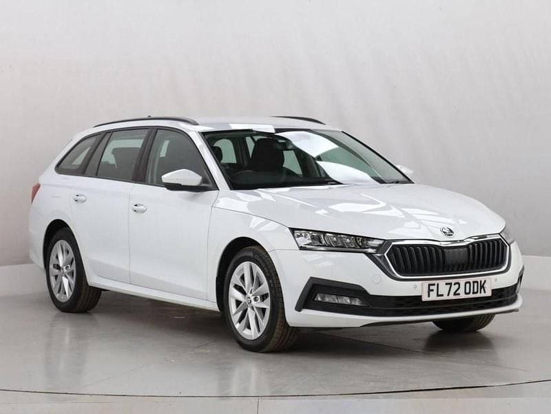 Used Skoda Octavia SE Technology 204 HP (150 kW) 2022 White Estate