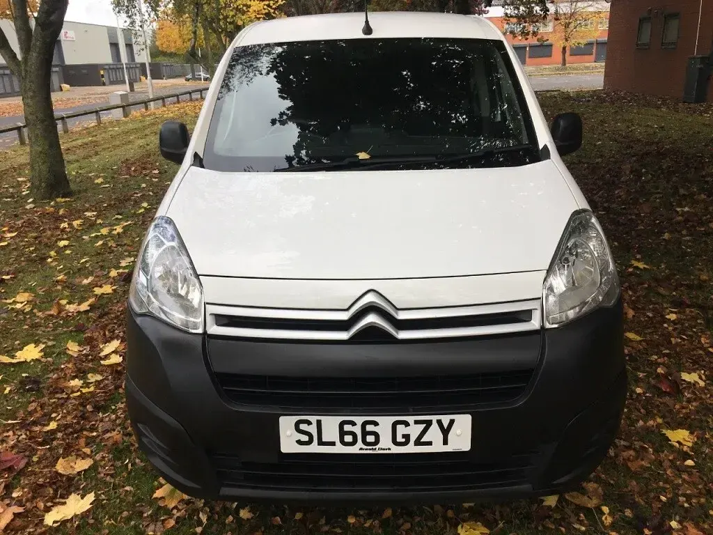 Used Citroën Berlingo 100 HP (73 kW) 2016 White MPV