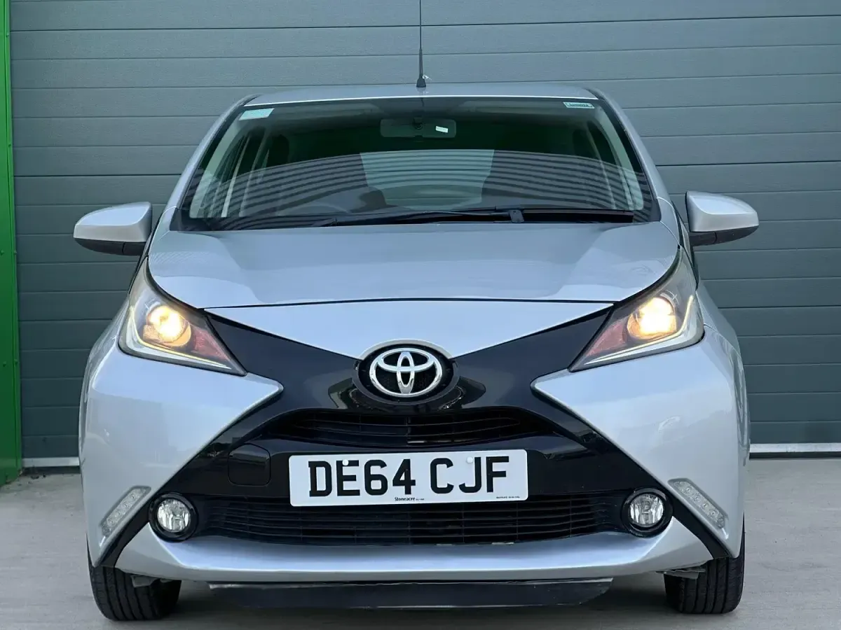Used Toyota Aygo x-press 68 HP (50 kW) 2014 Silver Hatchback