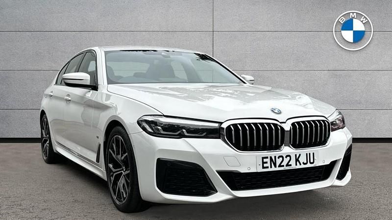White Used 2022 BMW 520 M Sport | £26,767 (Good price) - Image 1/4