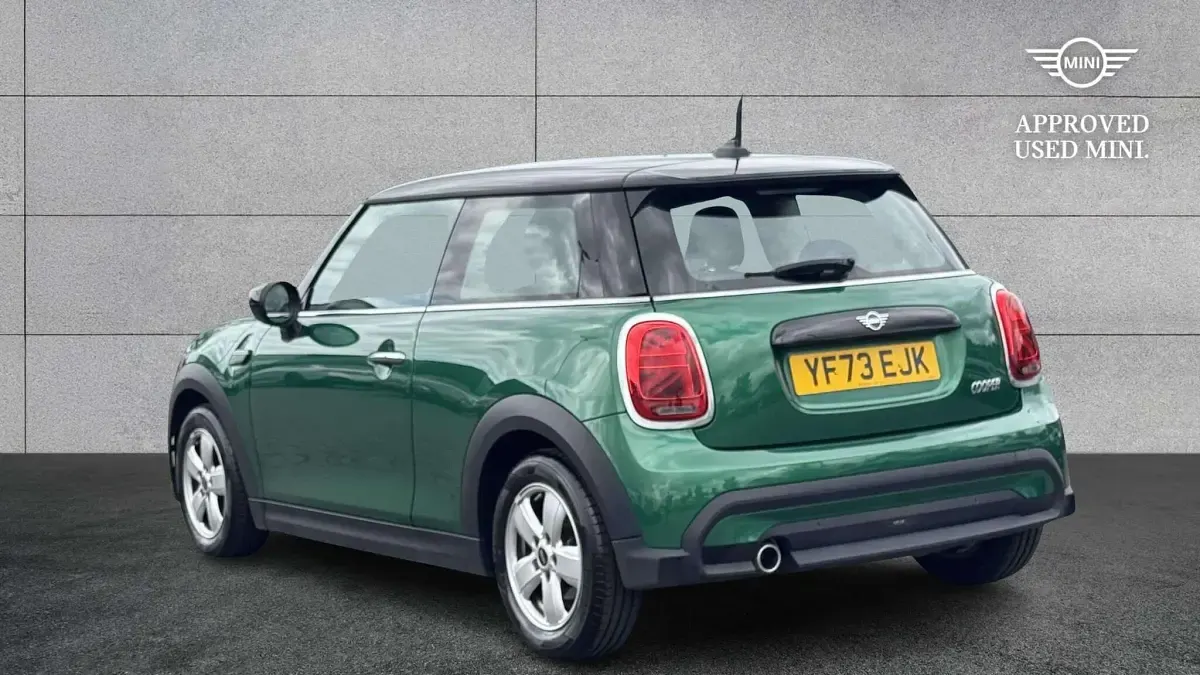 Used Mini Cooper Classic 134 HP (98 kW) 2023 Green Hatchback