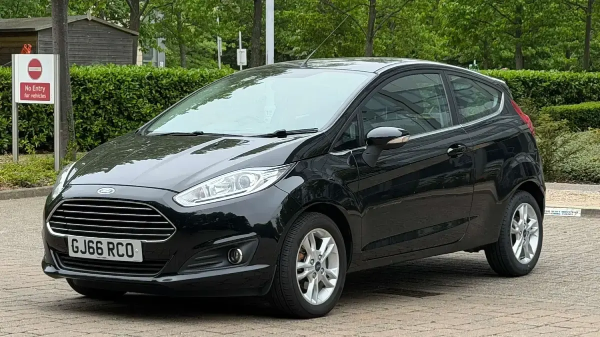 Used Ford Fiesta Zetec 101 HP (74 kW) 2016 Black Hatchback