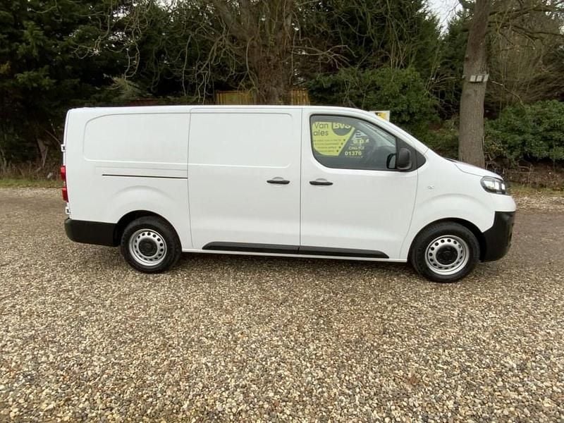 Used Vauxhall Vivaro 100 kW (136 HP) 2024 White MPV