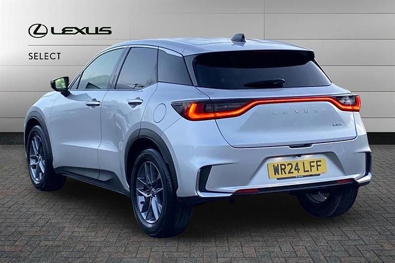 Used Lexus LBX 136 HP (100 kW) 2024 Silver SUV