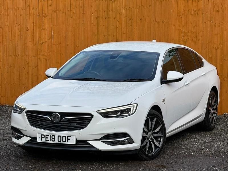 Used Vauxhall Insignia Elite 170 HP (125 kW) 2018 White Hatchback