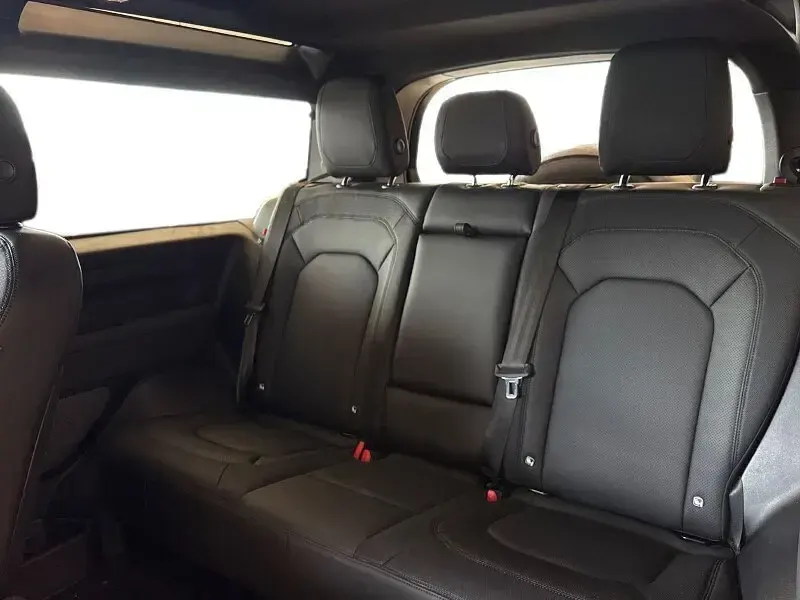 Used Land Rover Defender SE Dynamic 249 HP (183 kW) 2023 Black SUV