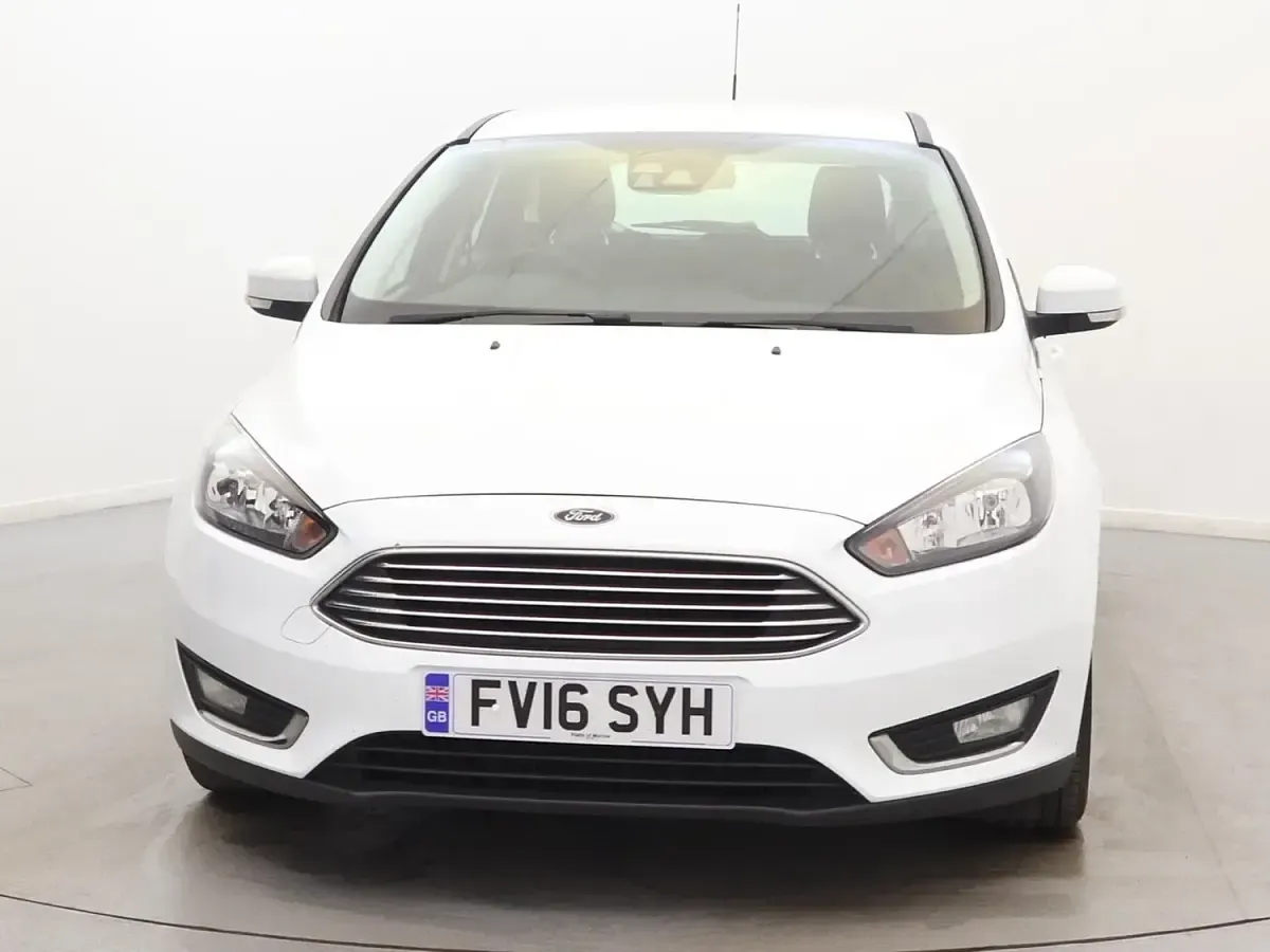 Used Ford Focus Titanium 125 HP (91 kW) 2016 White Hatchback