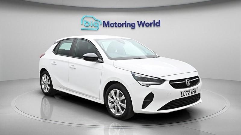 Used Vauxhall Corsa Design Edition 75 HP (55 kW) 2022 White Hatchback