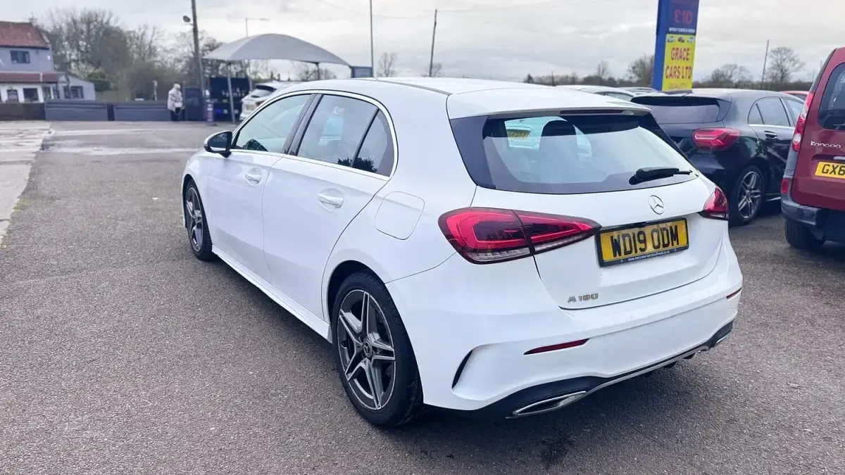 Used Mercedes A180 AMG line 136 HP (100 kW) 2019 White Hatchback