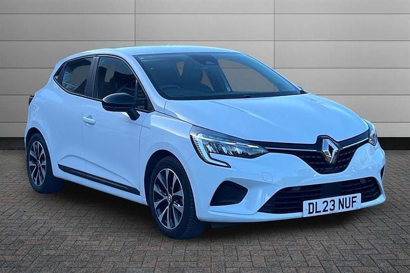Used Renault Clio V Evolution 145 HP (106 kW) 2023 Glacier white Hatchback