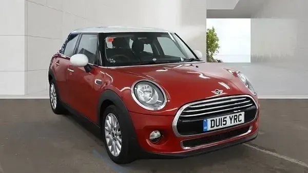 Begagnad Mini Cooper 2015 Röd Halvkombi